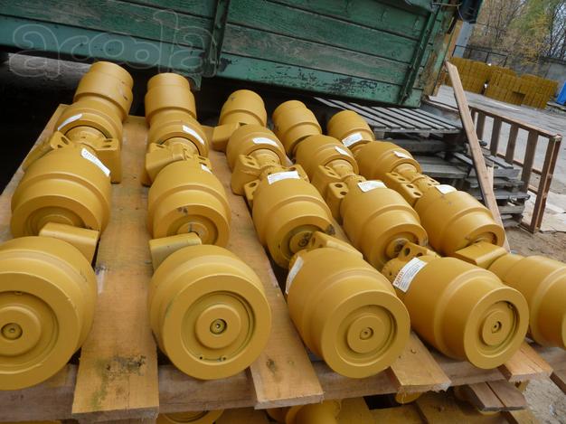 Каток поддерживающий Komatsu PC400 на болтах