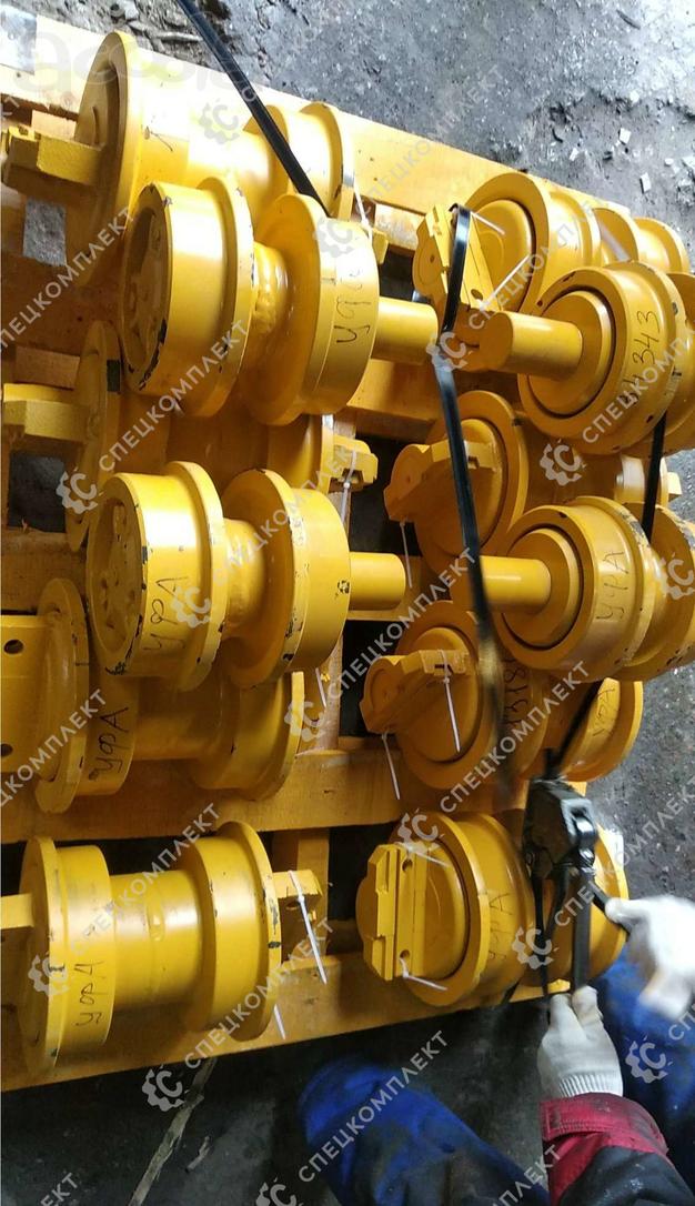 Каток поддерживающий Komatsu D63E-12